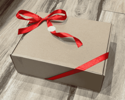 Box de Noël pour chien Pôle Canin Bordeaux – coffret cadeau personnalisé avec peluche, friandises naturelles et mastications