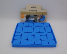 Tapis à lécher en silicone bleu pour chien – marque Beeztees
